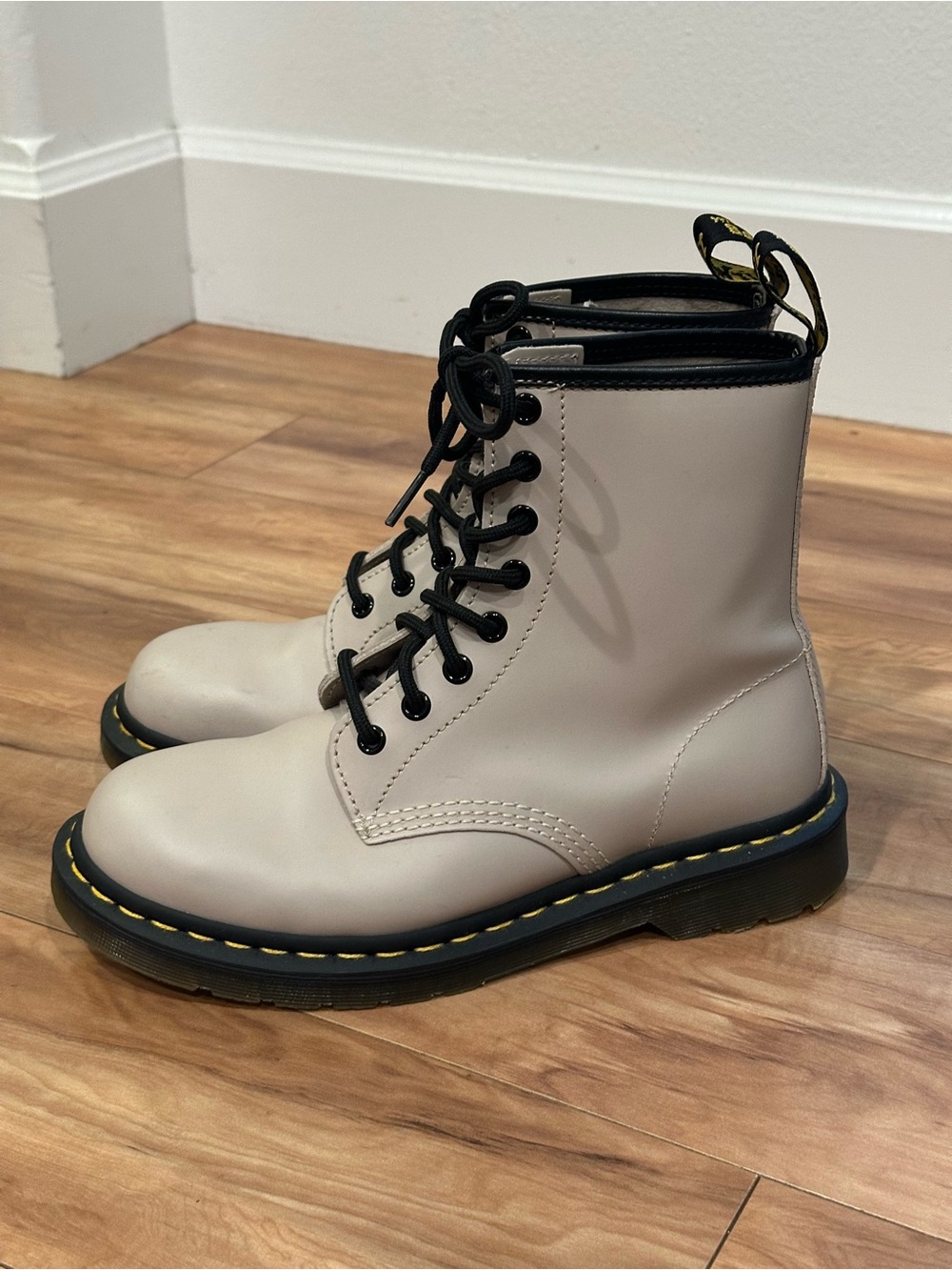 Dr. Martens 1460 Vintage Taupe Leather Boots — Men’s 6 / Women’s 7 EU 38 Biege